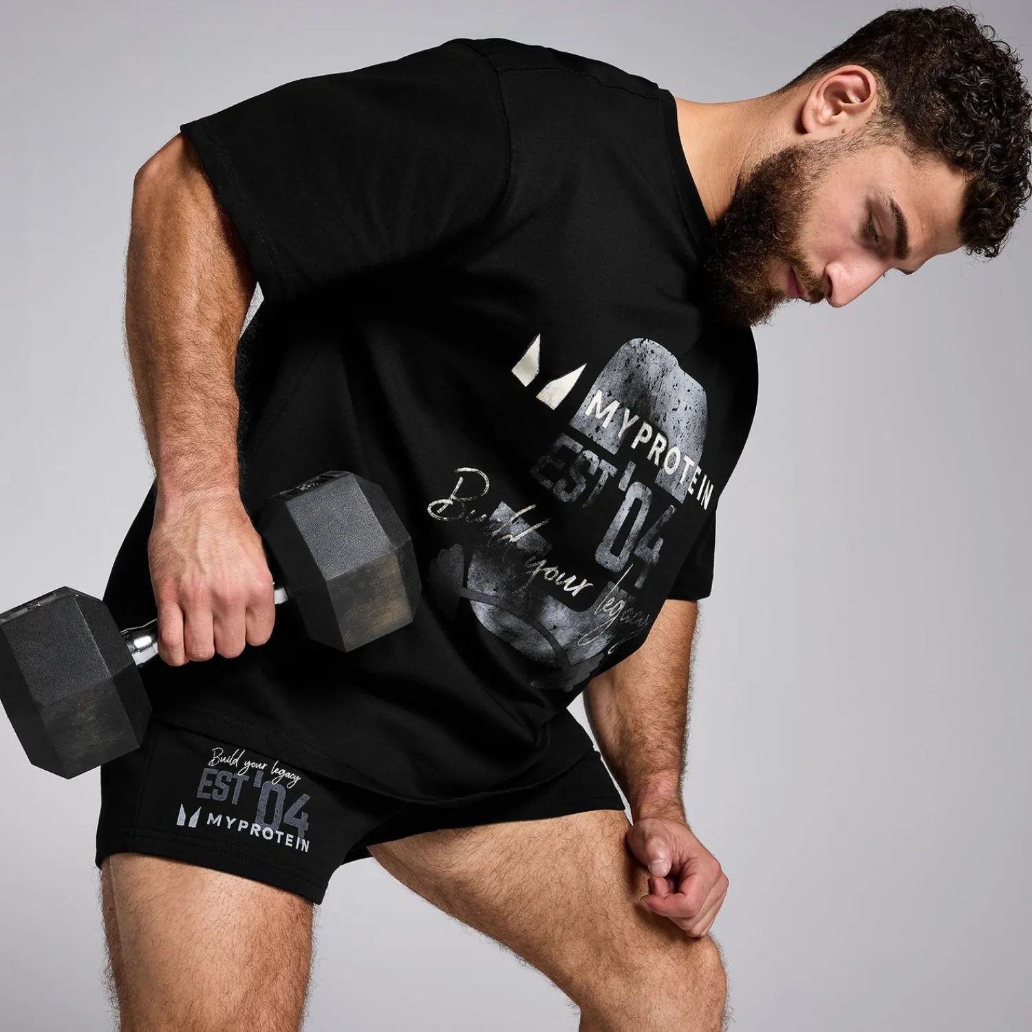 Shop MP Origin Graphic sweatshort met binnenbeenlente van 13 cm voor heren - Zwart Heren Shorts